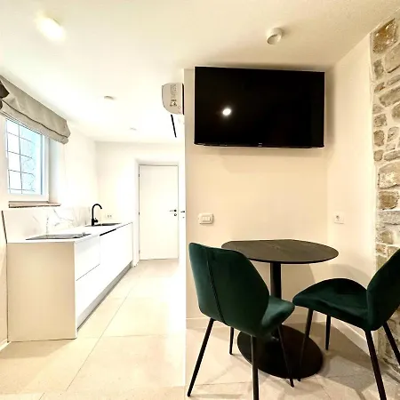 Damir Skomina Apartments Koper Exterior foto